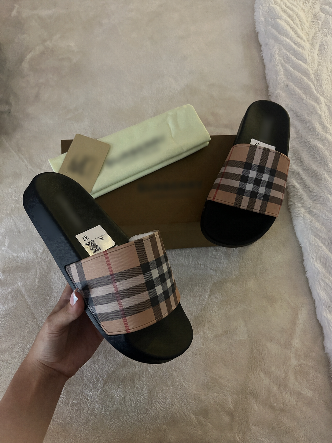 Brberry slides